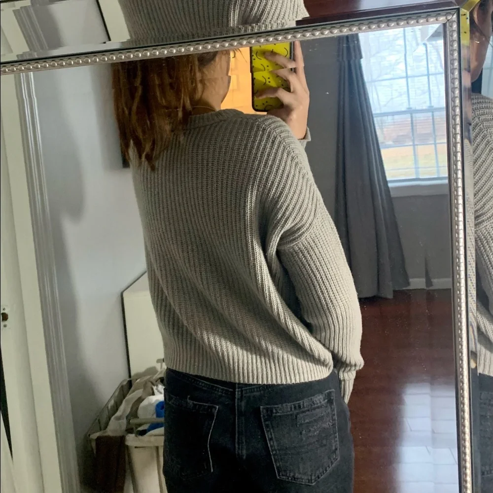 Women’s Sweater - Picture 2 of 2
